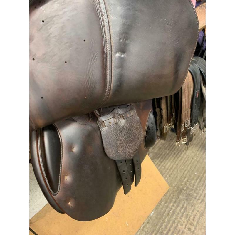 Butet jump saddle 17.5 inch