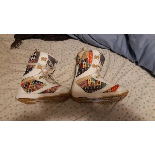 Burton Sapphire size 3.5 uk womans snowboard boots