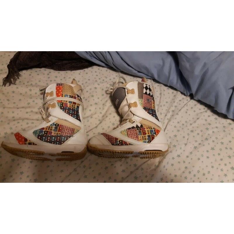 Burton Sapphire size 3.5 uk womans snowboard boots