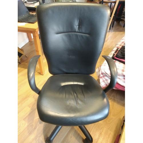 Black office chair