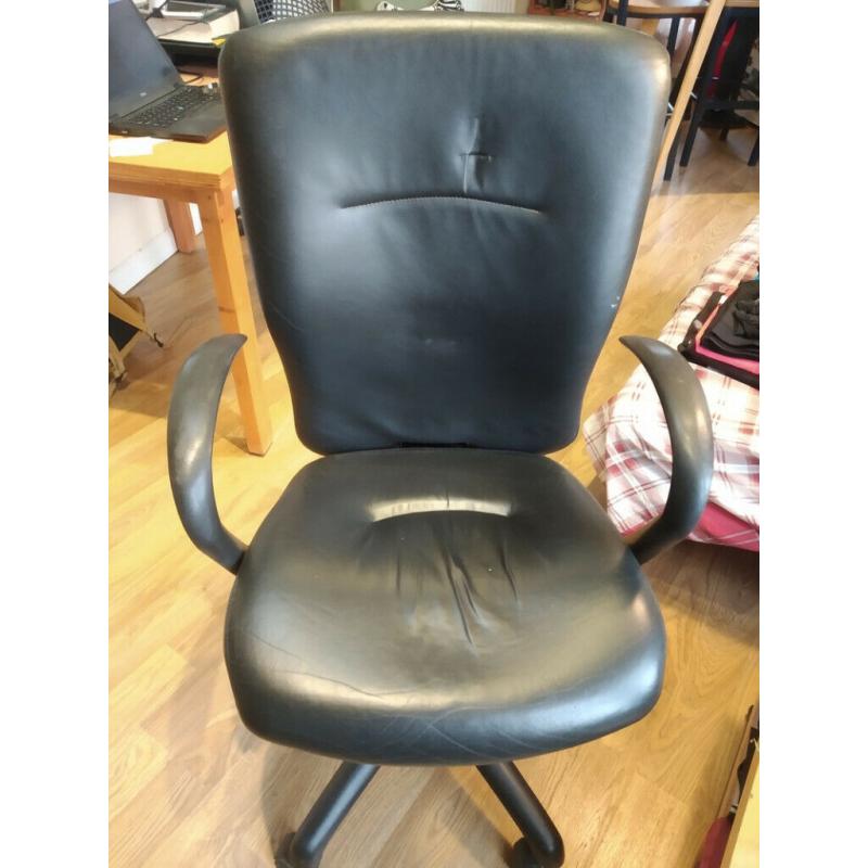 Black office chair