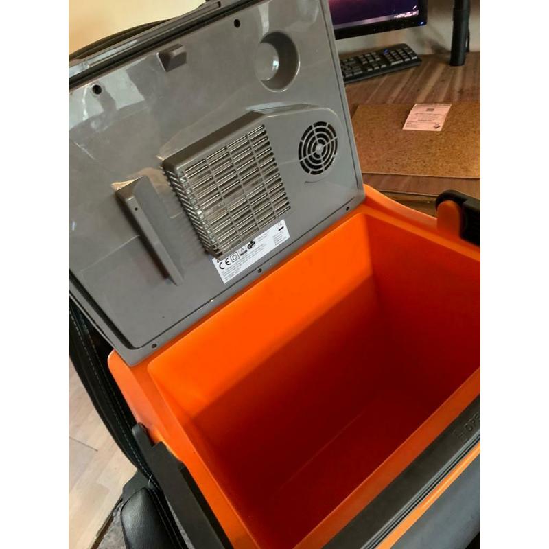 Cool box 12v & 240v