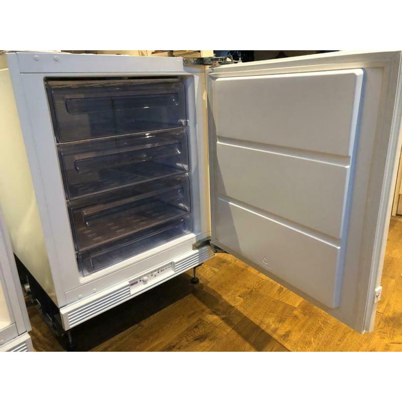 INTEGRATED FRIDGE & FREEZER BY ZANUSSI
