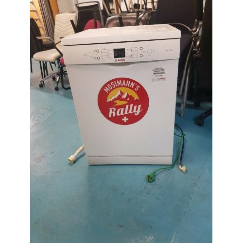 White freestanding BOSCH dishwasher ?285