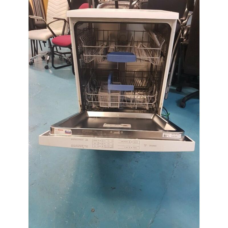 White freestanding BOSCH dishwasher ?285