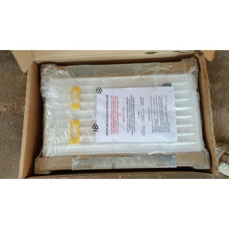 Double radiator 600mm x 400mm 2454BTU 719 watts, White.