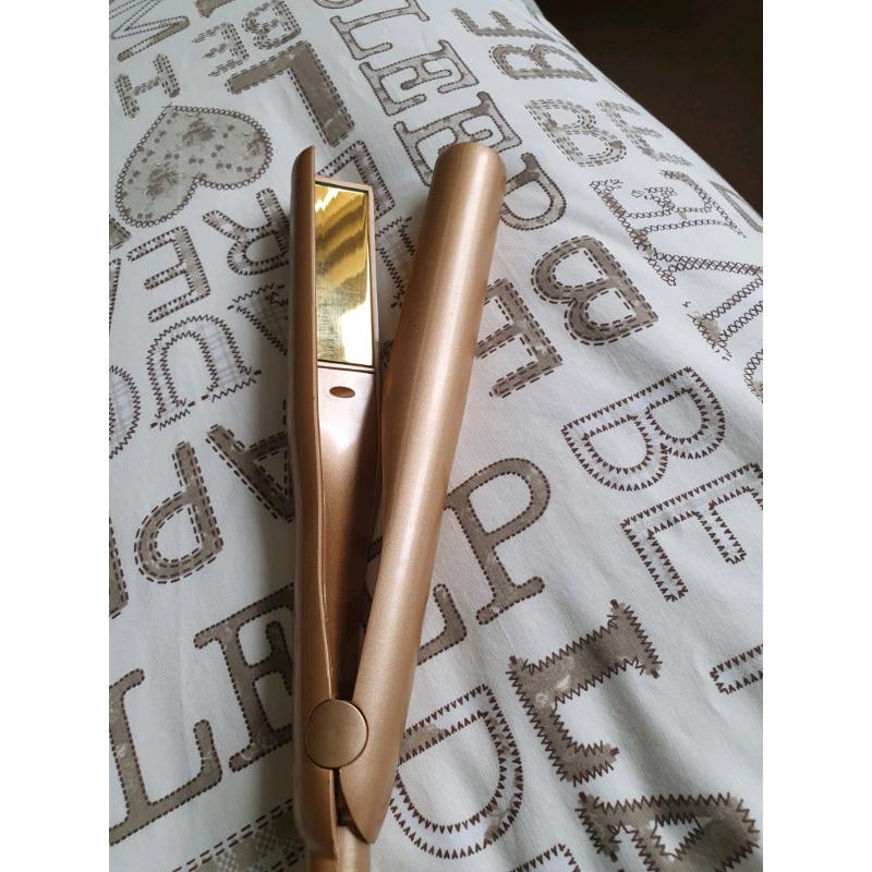 Twisted hair curler