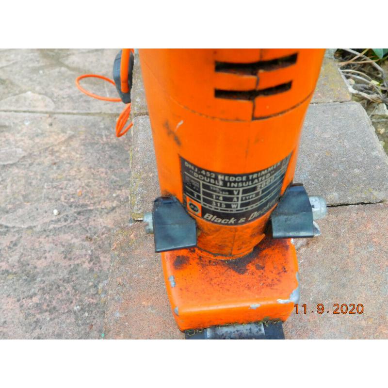 BLACK AND DECKER HEDGE TRIMMER