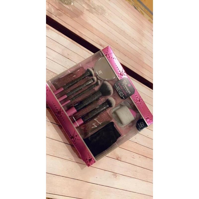 Real Techniques Glitz & Glam Gift Set. Brand New