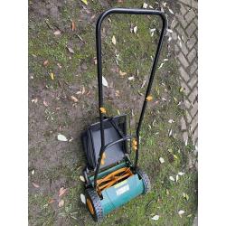 Hand powered lawnmower