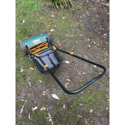 Hand powered lawnmower