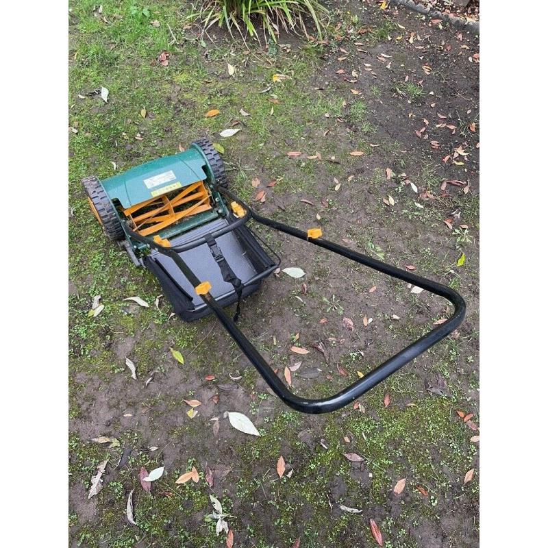 Hand powered lawnmower