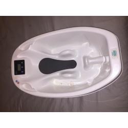 New baby bath with temperature gage