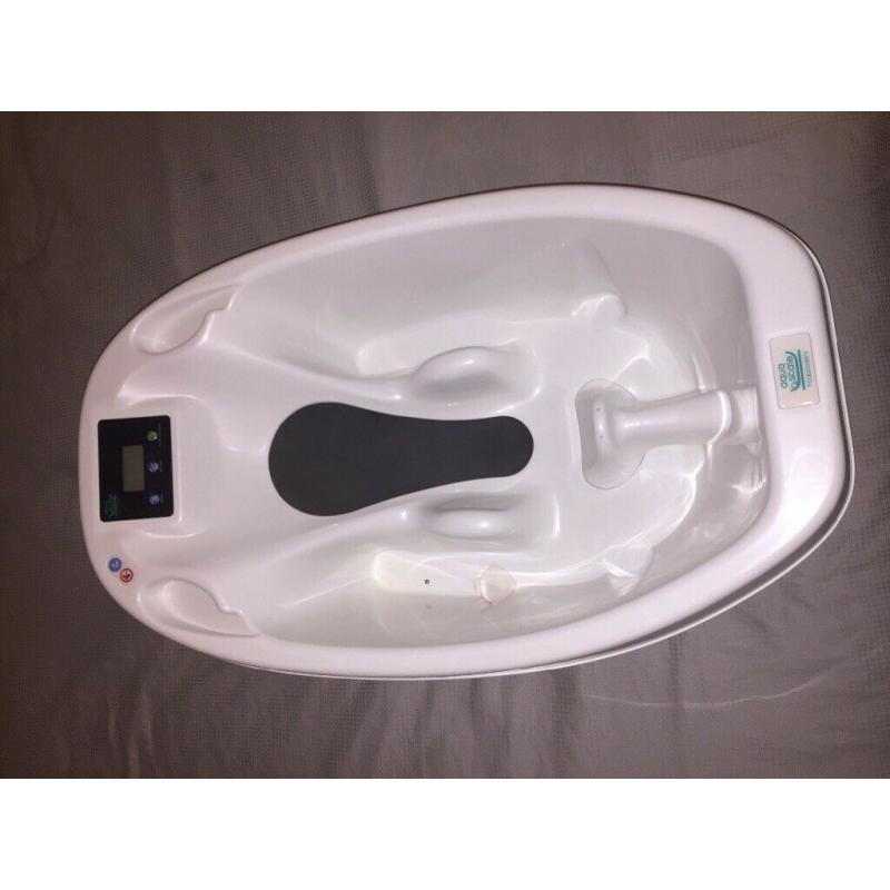 New baby bath with temperature gage