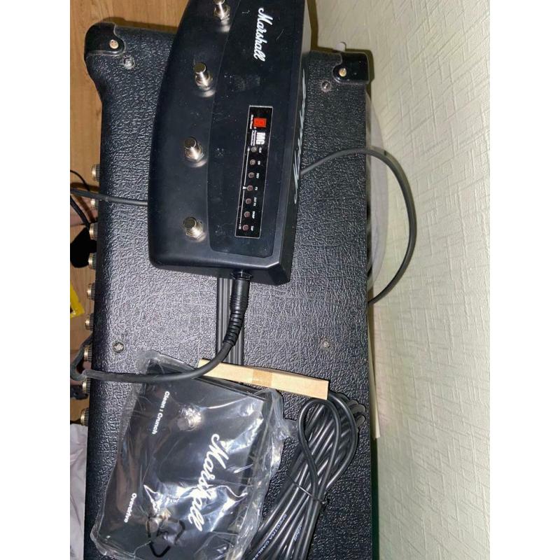 Marshall Mg100fx, Cab and footswitches