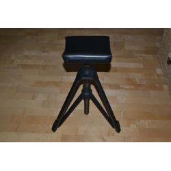 Foot Support - Perfect for chiropody/pedicure domiciliary work, tripod style, - Hadewe
