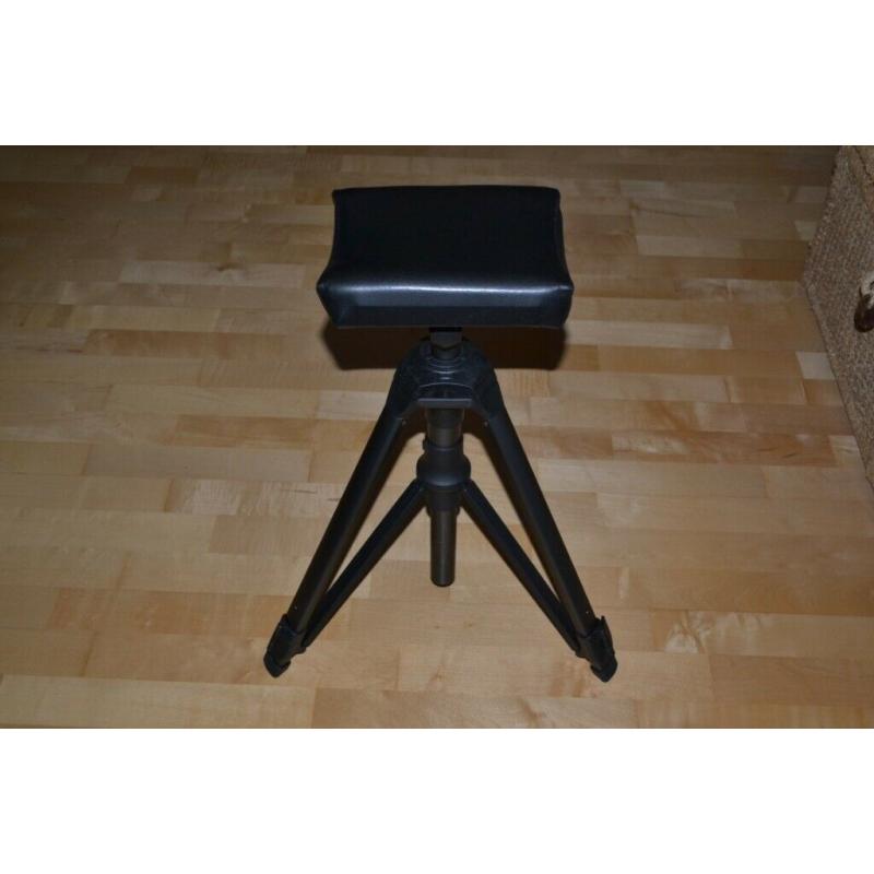 Foot Support - Perfect for chiropody/pedicure domiciliary work, tripod style, - Hadewe