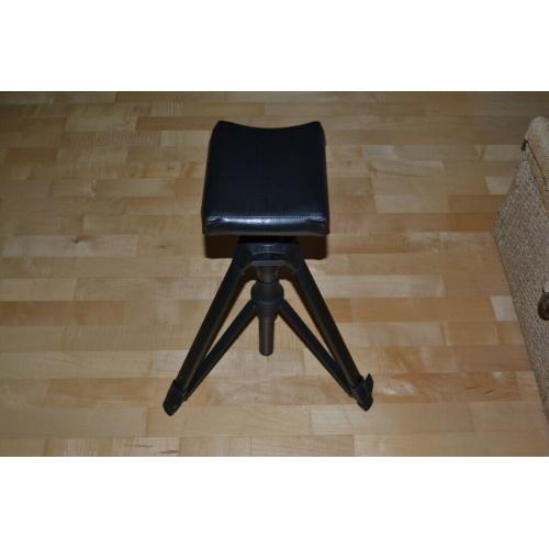 Foot Support - Perfect for chiropody/pedicure domiciliary work, tripod style, - Hadewe
