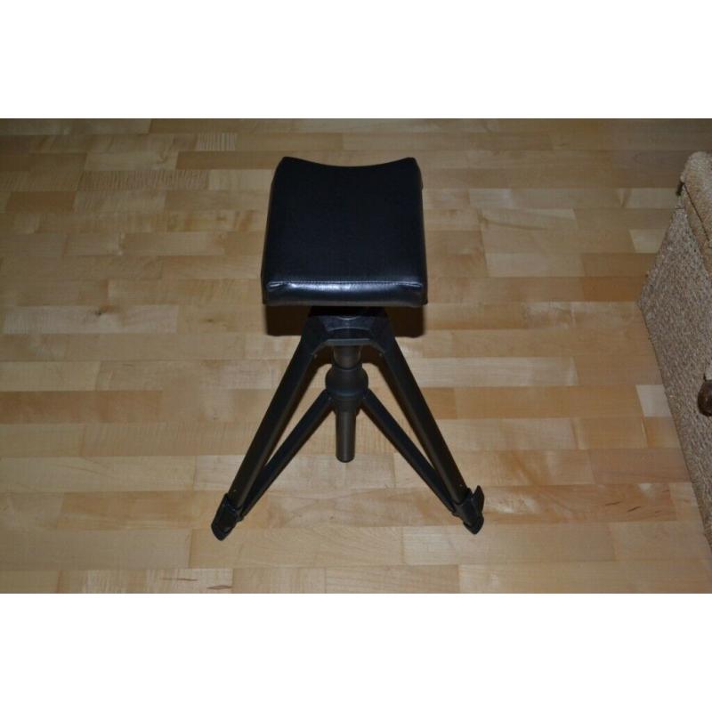 Foot Support - Perfect for chiropody/pedicure domiciliary work, tripod style, - Hadewe