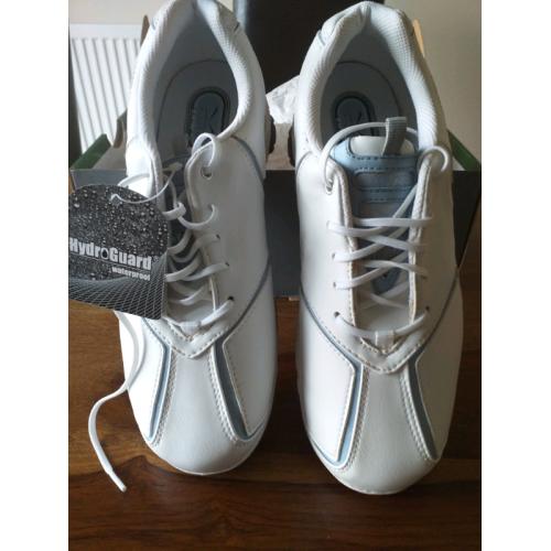 Ladies golf shoes