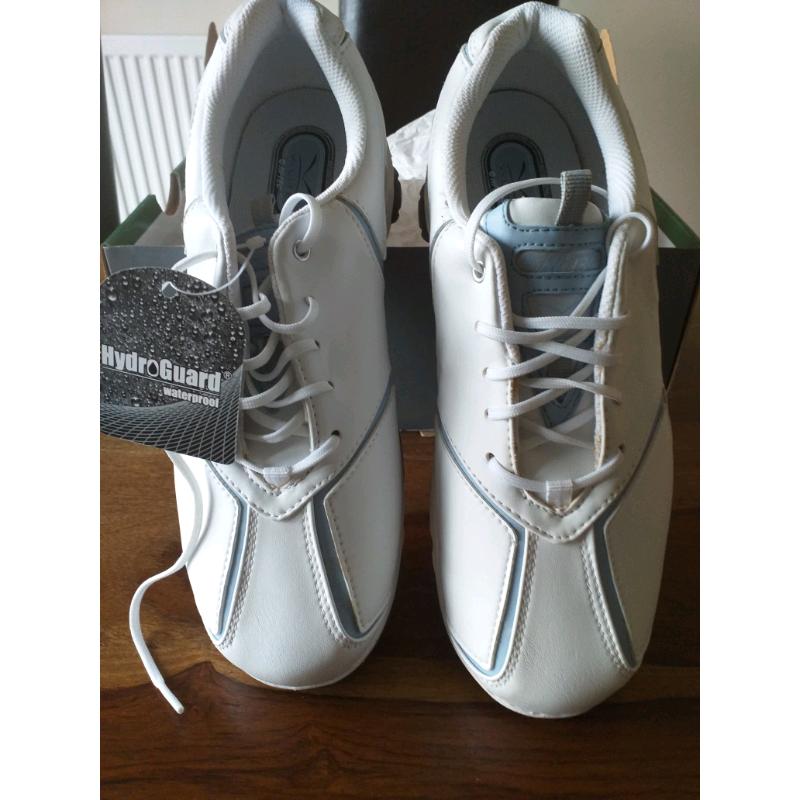 Ladies golf shoes
