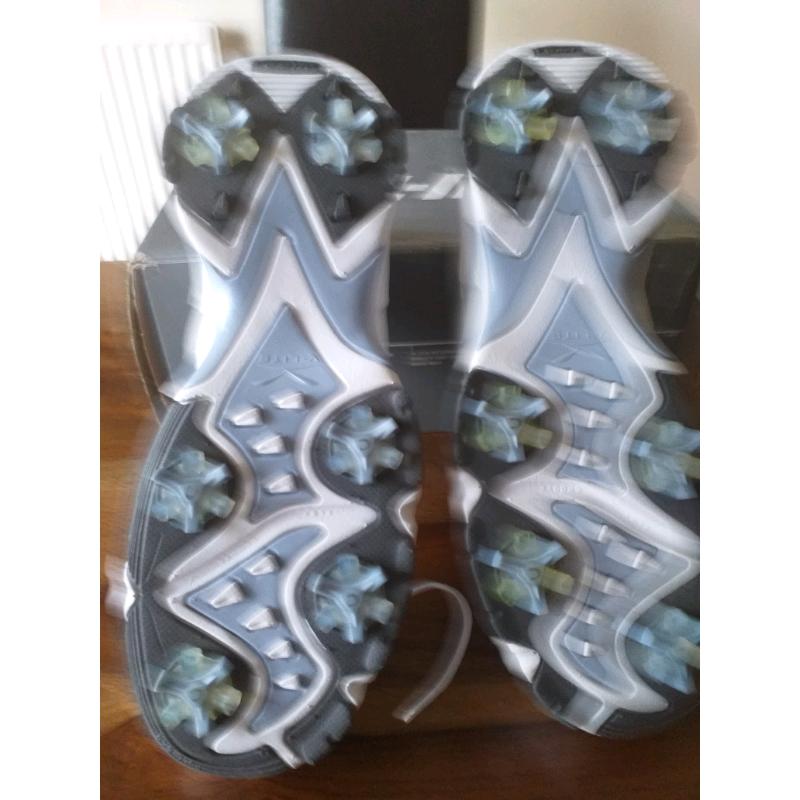 Ladies golf shoes