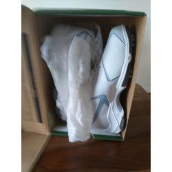Ladies golf shoes