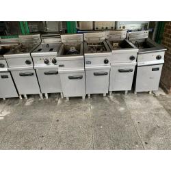 COMMERCIAL CATERING GAS TWIN BASKET FRYER SERVICED TAKE AWAY SHOP KITCHEN BBQ