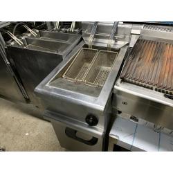 COMMERCIAL CATERING GAS TWIN BASKET FRYER SERVICED TAKE AWAY SHOP KITCHEN BBQ