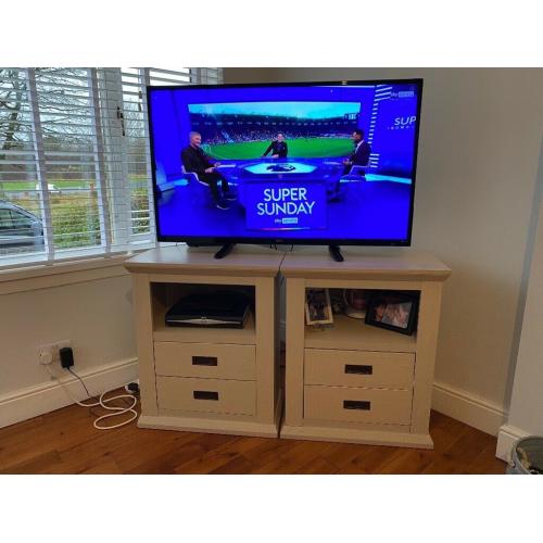 Tv unit x2