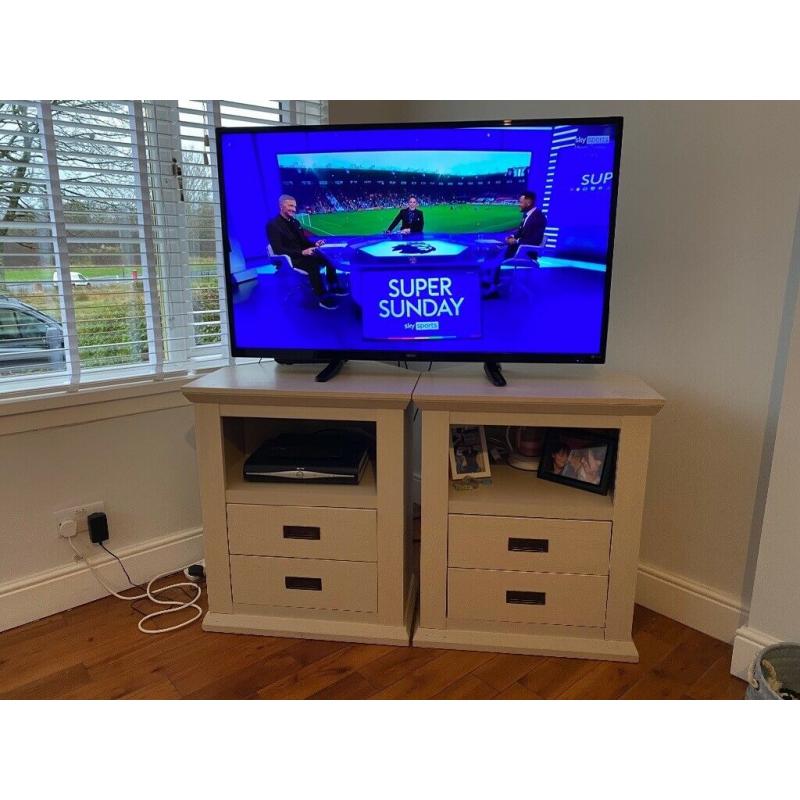 Tv unit x2