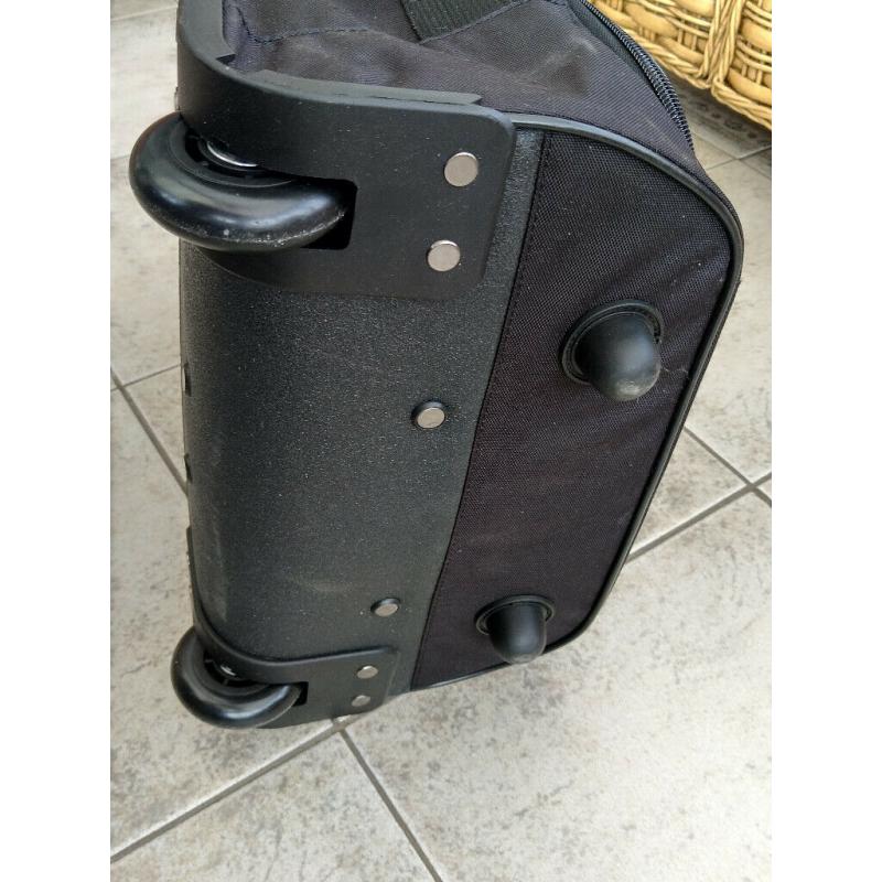 Suitcase with Wheels Pull Out Handle Luggage