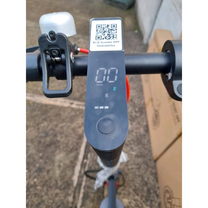 D8 PRO Electric Scooter 350W 7.8AH Free BOXED NEW Delivery Or Collect