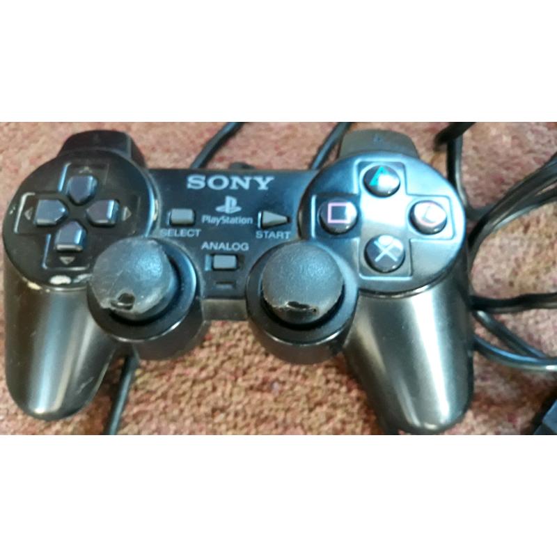 4 x controllers, 2 of which are Sony