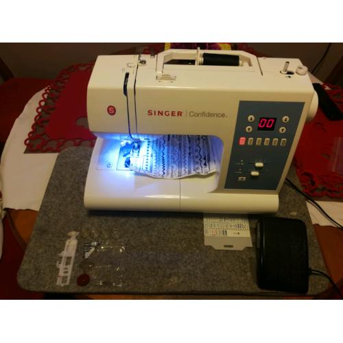 Singer computerised sewing machine
