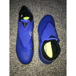 Nike Phantom indoor football boots