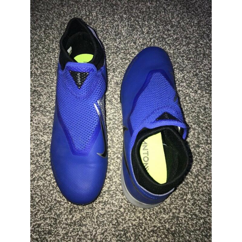 Nike Phantom indoor football boots
