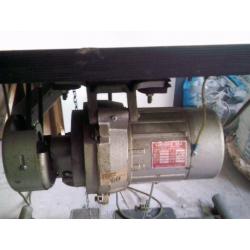 SINGER OVERLOCKER INDUSTRAIL 4 THREAD(TWIN) NEEDLE OVERLOCKER COMPLE WITH TABLE & MOTOR