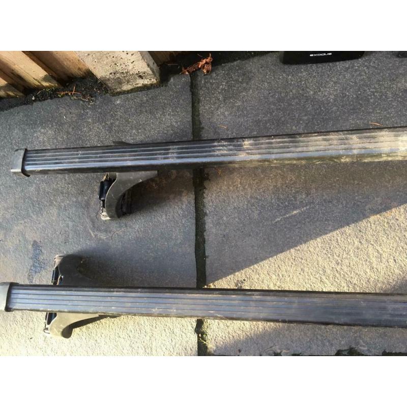 Exodus FP3 Roof Bars and foot pack.