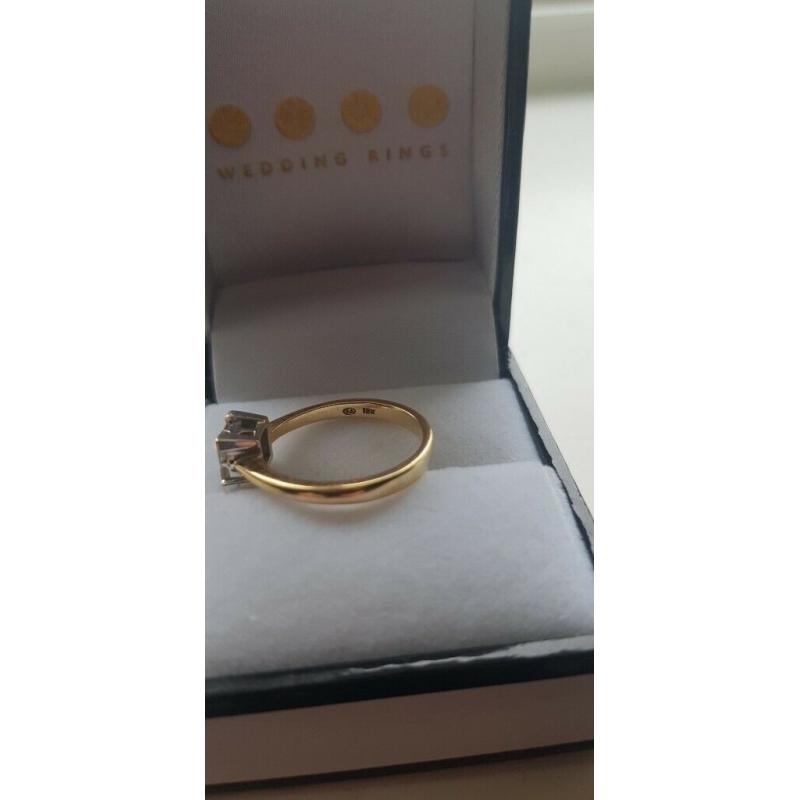 Diamond 18ct yellow gold ring
