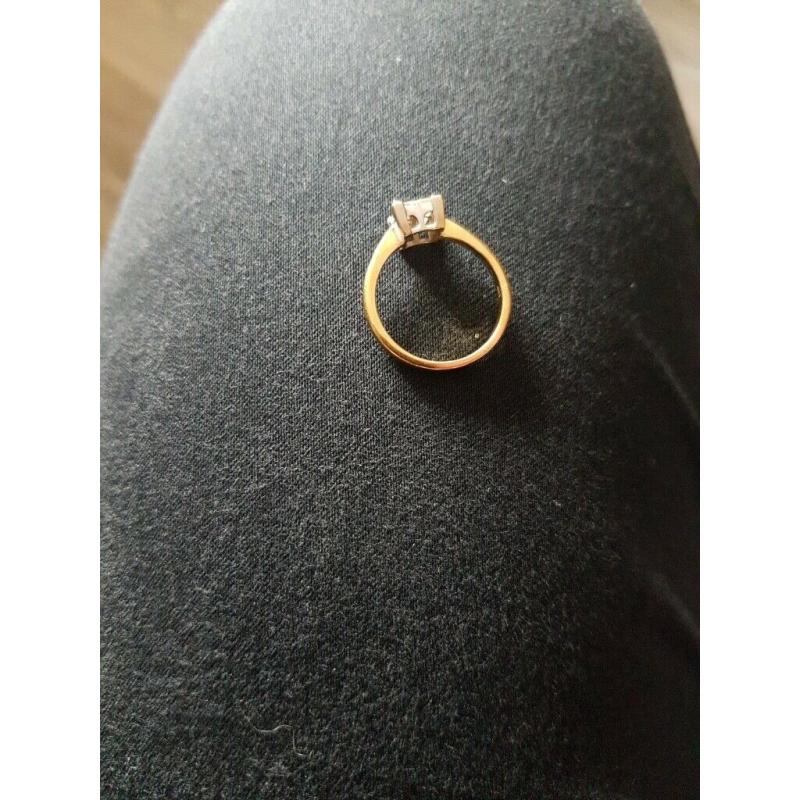 Diamond 18ct yellow gold ring