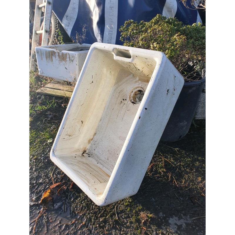 Tidy Belfast sink
