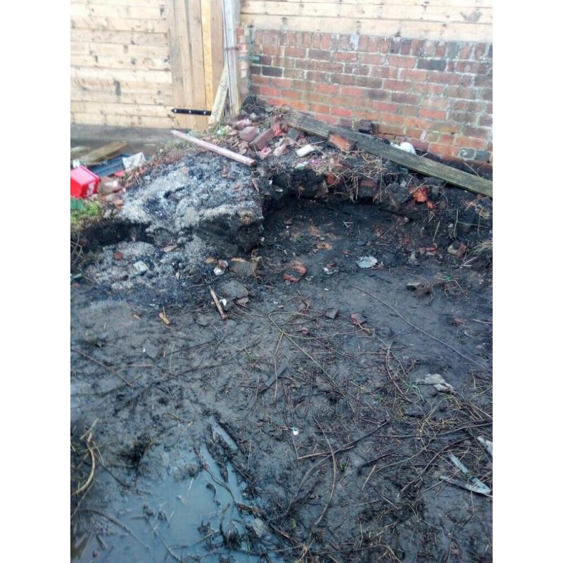 For free old Bricks / top soil/ hardcore rubbel