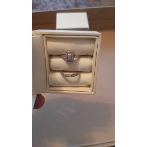 Womans bridal ring set . Size M