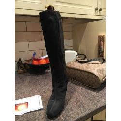 Ladies Leather Boots As new Clarks Leather Boots size 6 block heel with gold trim