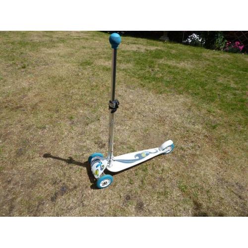 Zinc three wheeled scooter, adjustable height