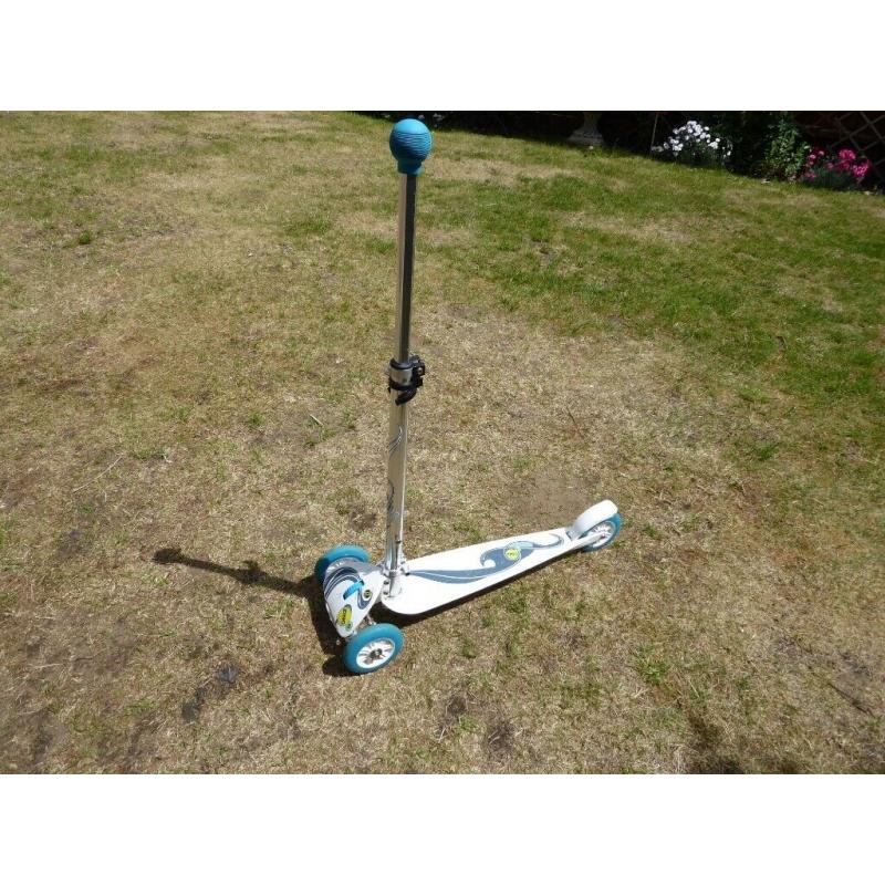 Zinc three wheeled scooter, adjustable height