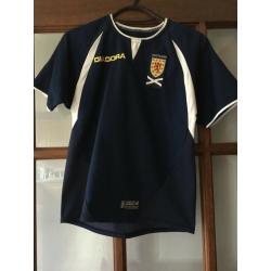 SCOTLAND OFFICIAL DIADORA FOOTBALL SHIRT - SIZE JS 22-24 IN GREAT CONDITION
