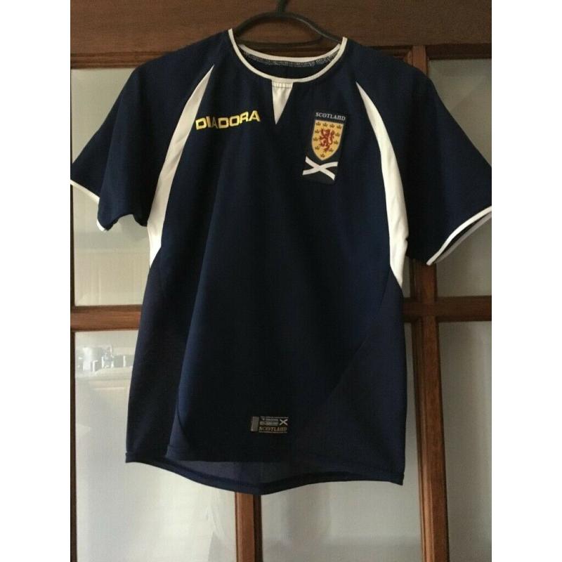 SCOTLAND OFFICIAL DIADORA FOOTBALL SHIRT - SIZE JS 22-24 IN GREAT CONDITION
