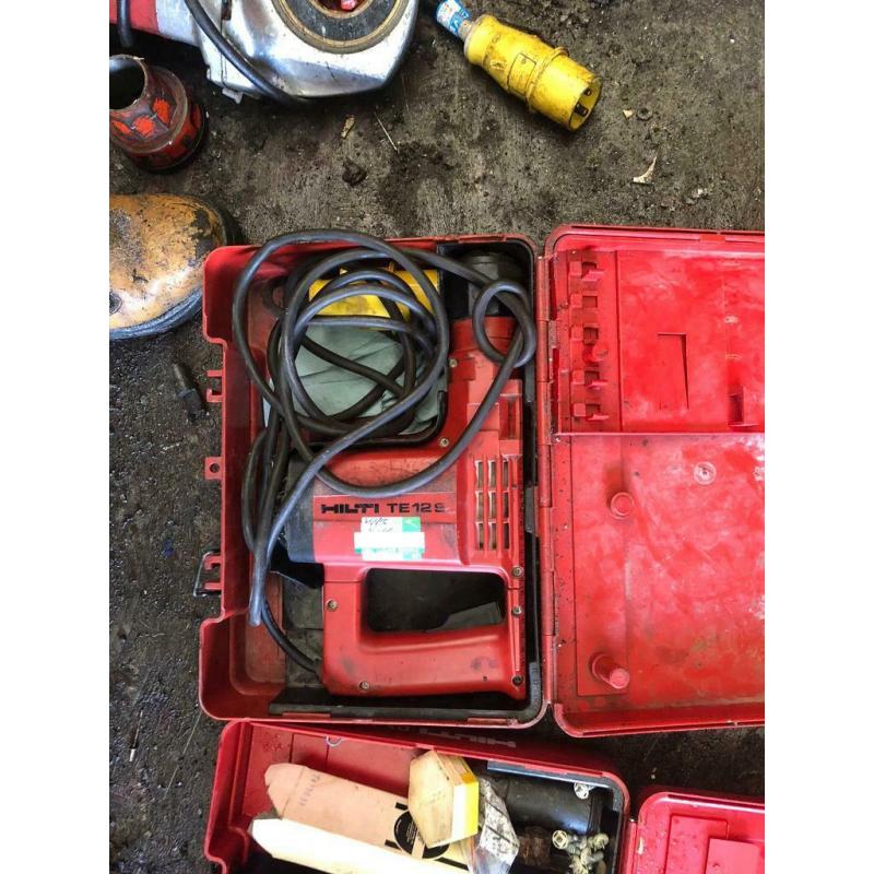 Hilti 110v 125 hammer drill in carry case